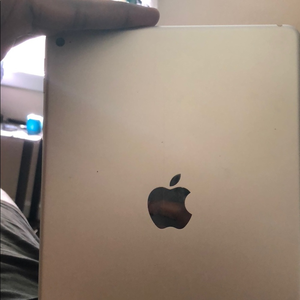 Ipad - Picture 4 of 4